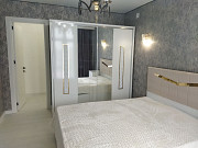 Продаётся просторная светлая квартира: большая гостиная, две спальни, гардеробная, балкон. Batumi