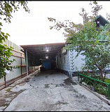 Продаю Дом с участком 10 сот., под бизнес. По Алматинской трассе первая линия не доезжая Объездной Бишкек