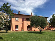 Продается фермерский дом площадью более 30 гектаров в Италии Livorno