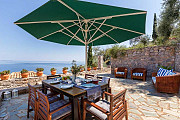 Виллы с потрясающим видом на море окружены прекрасными садами в аренду Афины