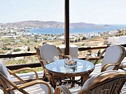 Комфортабельная вилла с террасой, видом на море и просторным участком Афины