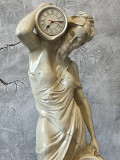 Напольные часы из массива дуба в виде статуи девушки Минск